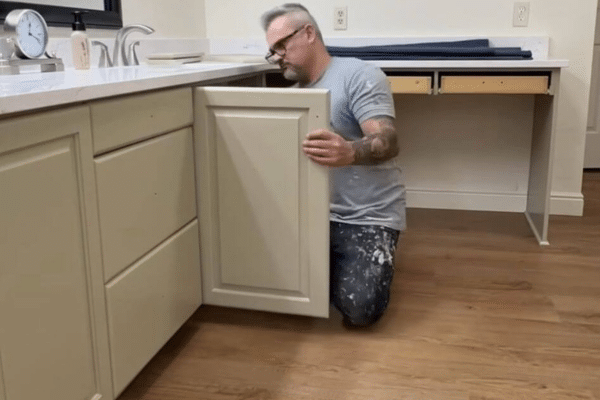 cabinet painting kitchen